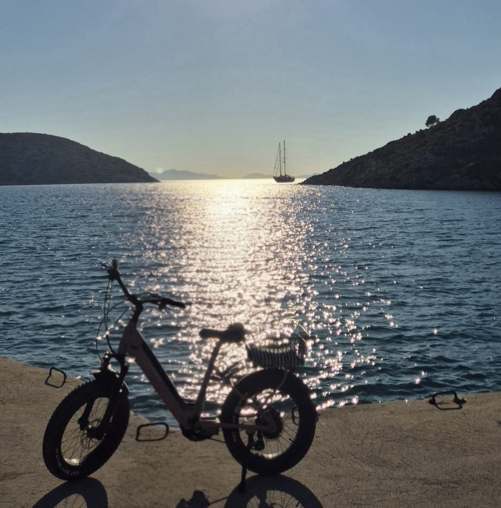 Lipsi Bike Tour: The Perfect Summer Day Around the Island / Moschato Port